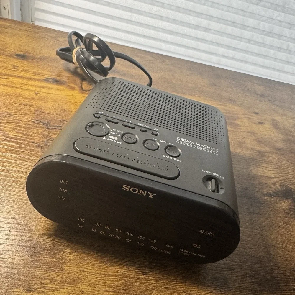 Sony Dream Machine‎ AM/FM Alarm Clock Radio Model ICF-C218 Auto Time Set